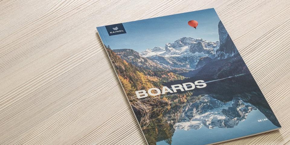 [Translate to English:] Broschüre Kaindl BOARDS collection LEAD 2022 